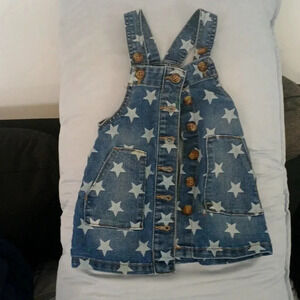 18 months old..overall dress..worn twice..smoke free home..hypoallergenic